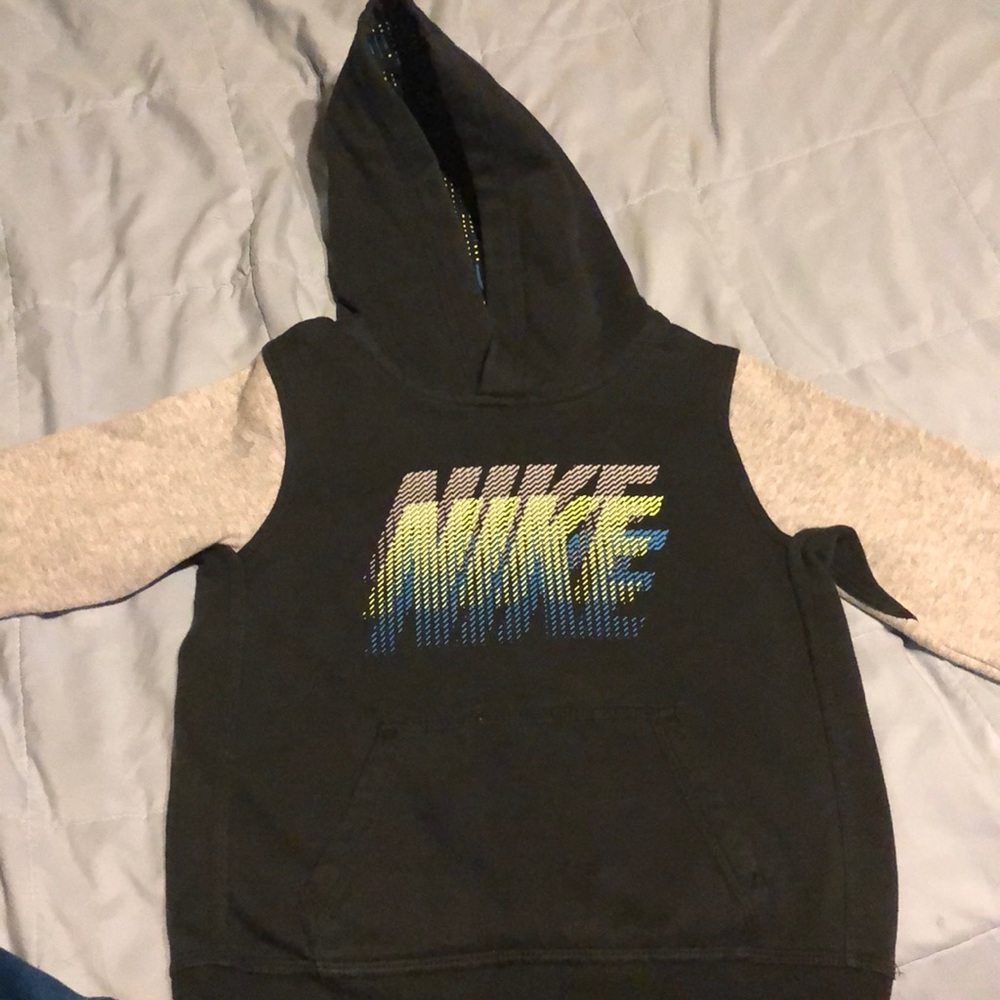 Nike boys size 7 sweatshirt